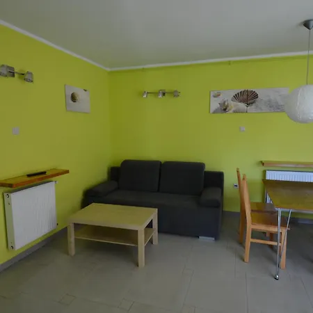 Domyletnie Sarbinowo Maly Dom 46 M2 Z Ogrodzona Dzialka Exterior foto
