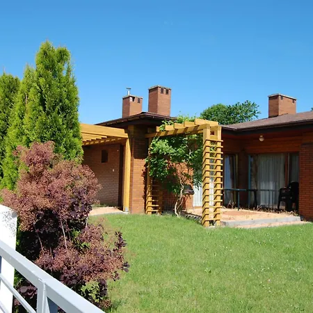 Domyletnie Sarbinowo Maly Dom 46 M2 Z Ogrodzona Dzialka Exterior foto